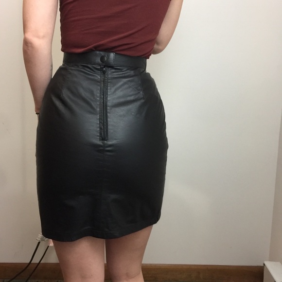 VINTAGE Wilson's Leather Black High Waisted Skirt - Picture 4 of 8